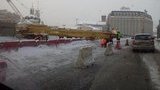 В Киеве на Подоле на проезжую часть рухнула 30-метровая буровая установка. ФОТО