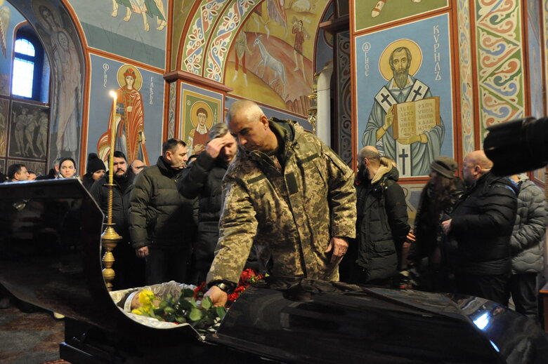 Із загиблим українським воїном Денисом Галушком попрощалися у Києві 21