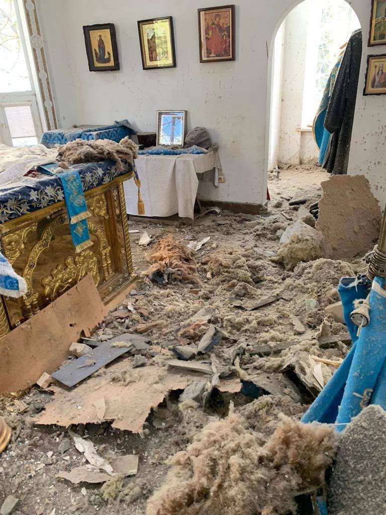 Під час обстрілу окупантами Херсону пошкоджено будівлю церкви 03