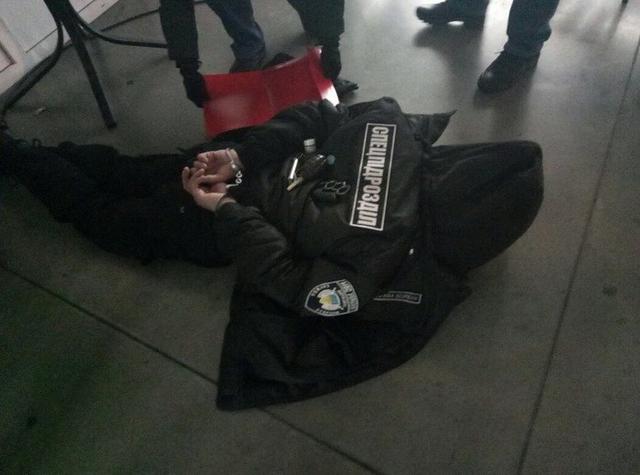SBU detains armed Russian after he made cache of explosives near Kyiv’s railroad station 03