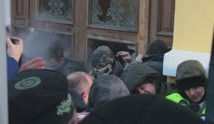 "Это злоупотребление правом на мирный протест", - послы Канады и Великобритании о попытке штурма Октябрьского