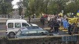 Міст Метро в Києві блокували ошукані інвестори ЖК "Деміївський квартал": поліція відтіснила протестувальників. ВІДЕО+ФОТОрепортаж