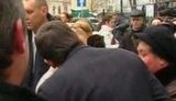 Тимошенко с Луценко целовались под прокуратурой и вместе ходили к следователям. ВИДЕО.