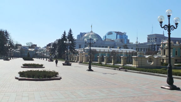 Киев на карантине: пустые парки и одинокие прохожие 24