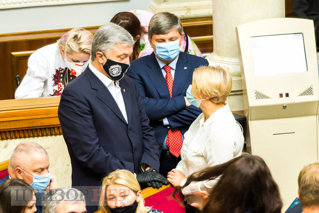 Ківа і сторіз оголених дівчат, Яценко в гостях у слуг народу і Куницький, який шепоче на вухо Забуранній, - робота ВР 15 вересня 10