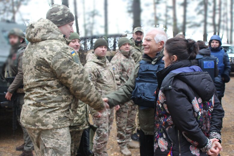 Жозеп Боррель на Чернігівщині: ознайомився з будівництвом фортифікацій