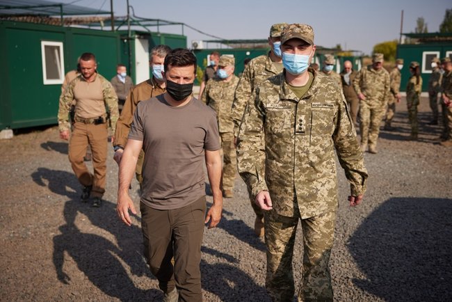 Зеленский побывал в лагере ГУ разведки на Донбассе 03
