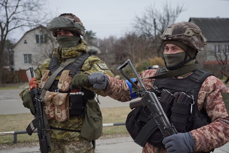 Летів дуже низько, очевидно, щоб не засікла протиповітряна оборона. Як прикордонники взяли в полон пілота-улюбленця путіна і асада 02 Летів дуже низько, очевидно, щоб не засікла протиповітряна оборона. Як прикордонники взяли в полон пілота-улюбленця путіна і асада 02