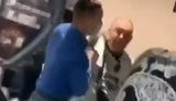В Запорожье покупатель напал на охранника супермаркета из-за замечания о неправильно надетой маске: "Да набейте ему #бало!". ВИДЕО
