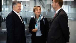 Порошенко обсудил с новым послом Германии Фельдгузен санкции против России