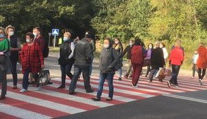 Сотрудники психбольницы в Житомире перекрыли дорогу, требуя выплатить долги по зарплате. ФОТО