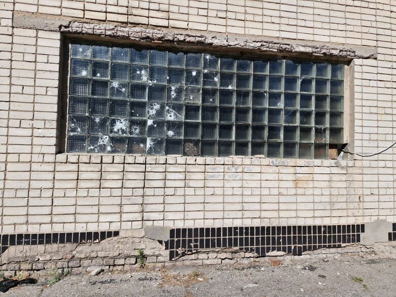Разбиты окна в одном из помещений учреждения Херсона
