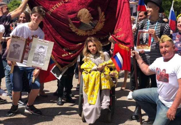Євробачення: російська делегація в Лісабоні влаштувала акцію Безсмертний полк, учасники якої несли прапори терористів Л/ДНР 01