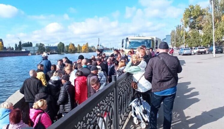 "Эвакуация" украинцев из оккупированного Херсона. ФОТОрепортаж