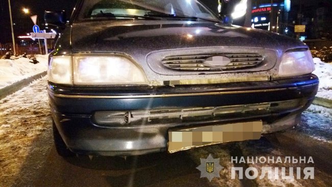Полиция в Киеве задержала троих иностранцев, напавших на таксиста с ножом и угнавших его автомобиль 02