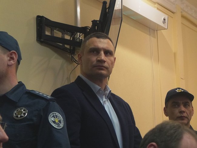 Корупціонер на смітті: под ВАКС проходит акция против Садового 09