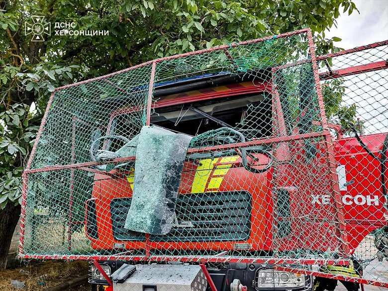 Росіяни вдарили по авто пожежників у Херсоні