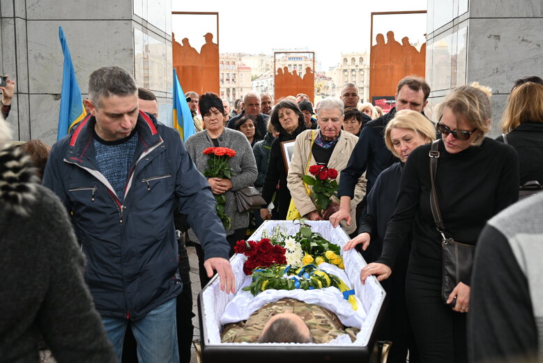У Києві попрощалися з командиром роти стрілецького батальйону Олександром Пастухом (Добрим), який загинув у бою проти рашистів на Луганщині 34
