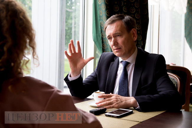 Представник президента у КСУ Федір Веніславський: Тупицький уже ніколи не повернеться на посади судді та голови Конституційного Суду 04