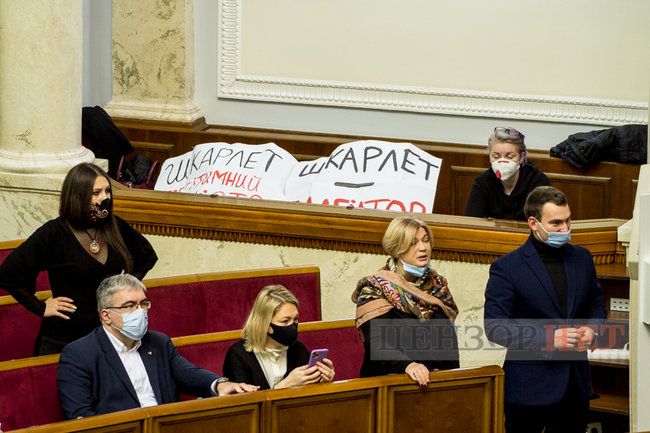 Мисягін у кріслі прем’єра, Яценко і Качура за колоною, краплі Кабанова і поцілунок слуг народу Марченко і Стефанчука, - робота ВР 18 грудня 16