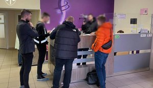 З Німеччини екстрадовано жінку, яка торгувала дітьми під прикриттям сурогатного материнства. ФОТОрепортаж