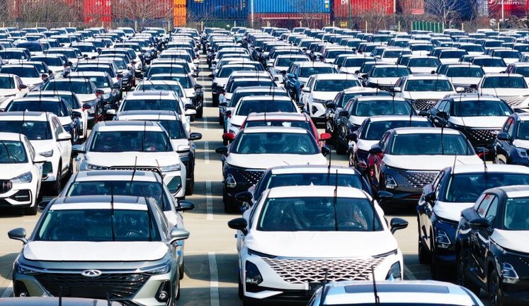 Євросоюз просить Китай добровільно обмежити експорт гібридних автомобілів