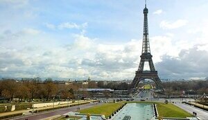 Провокація біля Ейфелевої вежі