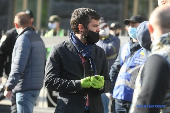Rallies outside Cabinet: Businessmen demand quarantine easing, equal rules 11
