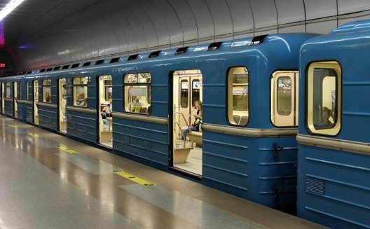 Зеленський закликає кабмін з 18 березня зупинити роботу метро, ​​залізничне й автобусне сполучення всередині країни