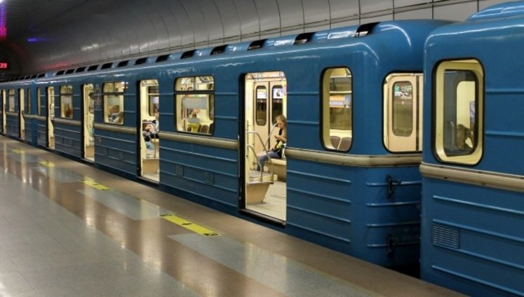 Zelenskyi asks Ukraine’s govt to ban intercity transfers, work of metro