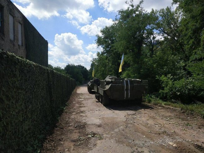 БТР из российского фейка о разоружении базы Правого сектора засветился в оккупированном Донецке 03