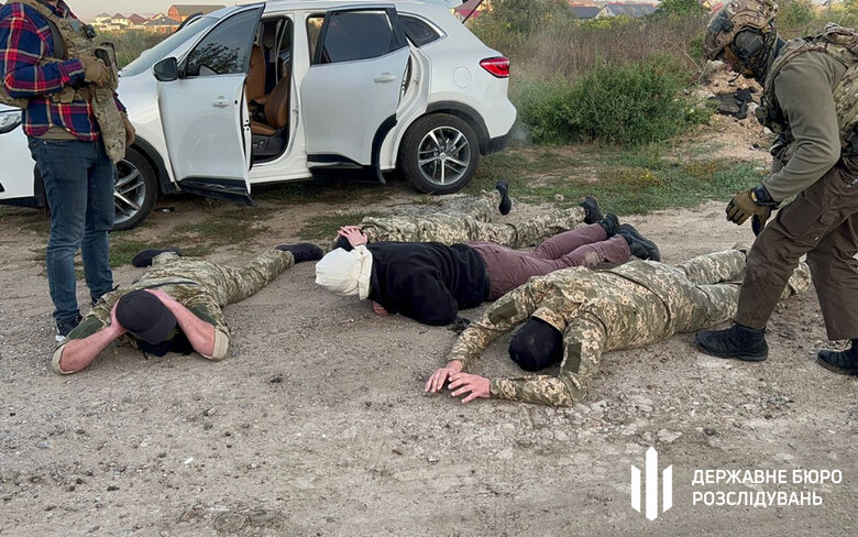 ГБР задержали 3 агентов ФСБ, пропагандировавших русский мир в Одессе 06