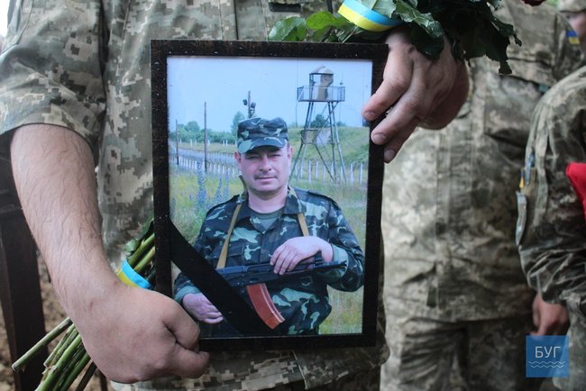 С бойцом 14-й ОМБр Олегом Пушкаруком, погибшим 9 мая на Луганщине, простились на Волыни 35