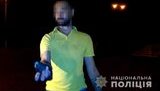 Поліція на Дніпропетровщині затримала чоловіка, який погрожував перехожим підірвати гранату Ф-1. ФОТО