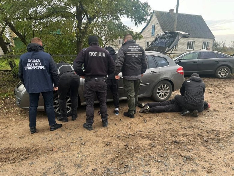 A man was detained in Volyn for attempting to smuggle two people across the border