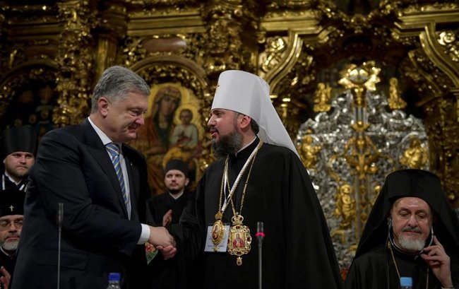 Відкривається нова ера в історії світового православя, - Порошенко та Епіфаній вирушили до Стамбула на церемонію підписання Томосу 01