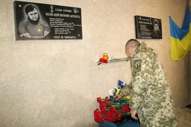 Мемориальные доски погибшим в зоне АТО военнослужащим Андрею Маслову и Сергею Шевченко установили на Харьковщине 04