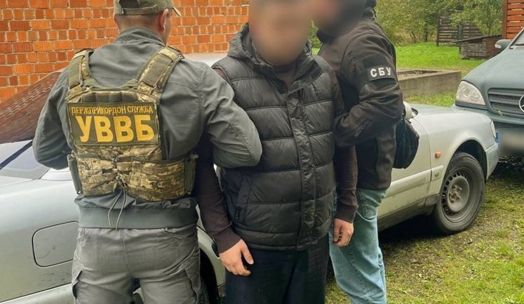 Пересечь границу за €8500: на Буковине "на горячем" задержали перевозчиков. ФОТО