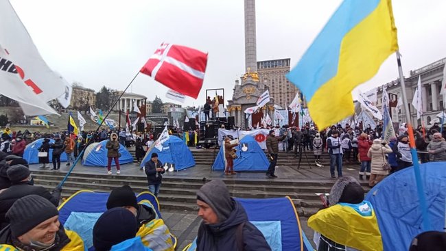 Протест ФОПів: Правоохоронці спробували демонтувати намети - застосовували сльозогінний газ 10