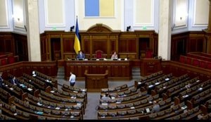 Стефанчук незадоволений тим, що в п'ятницю у Раді залишаються не більш ніж 20 нардепів: "Із сумом дивлюся на зал"