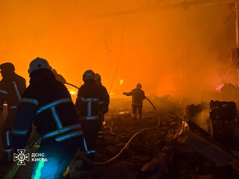 У Києві через російську атаку загинули двоє людей, серед поранених — дитина
