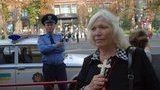 За повреждение ленточки Януковича пенсионерку посадили в СИЗО к проституткам и наркоманам. ФОТО