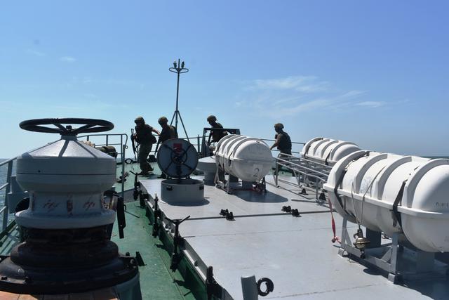 Десантники та військові моряки відпрацювали навчально-бойові завдання в Чорному морі, - Міноборони 11