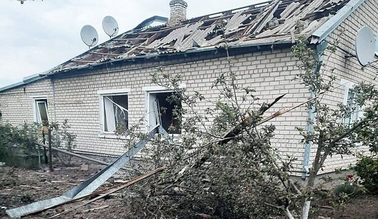 Рашисти вдарили КАБом по селу у Запорізькій області: загинула 9-річна дівчинка, поранено 16-річного юнака. ФОТО