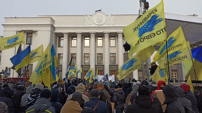 Доступный автомобиль каждому украинцу: владельцы евроблях пикетируют Раду 03