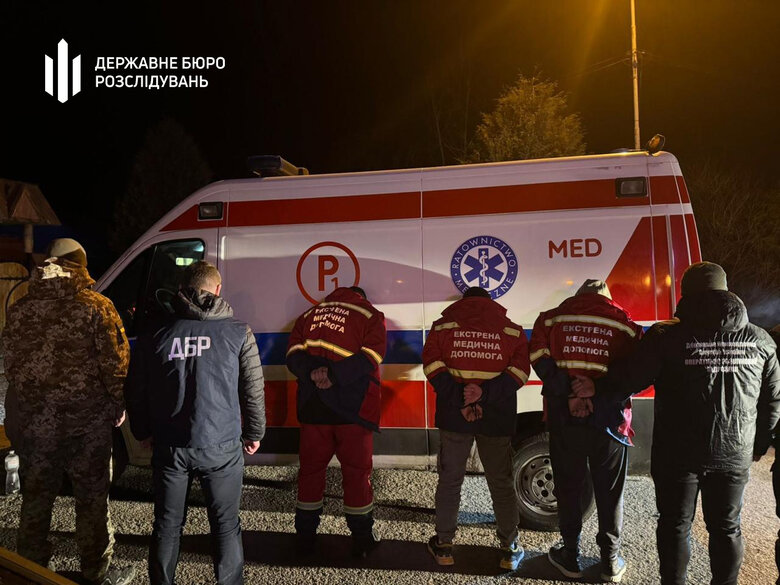 Бывшего правоохранителя разыскивают за незаконную переправку призывников за границу