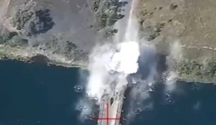 Moment of destruction of last bridge over Seym River in Kursk region of RF by Ukrainian aviation. VIDEO