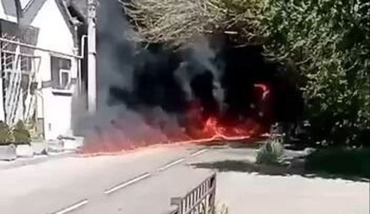 Горящая нефть растекается по улицам Туапсе после атаки дронов на НПЗ. ВИДЕО