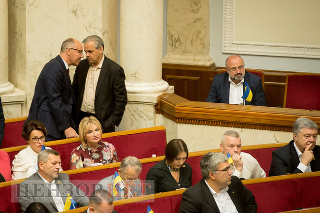 Геращенко і Разумков вивчають Регламент, посилання Герусу від Семенченка і Корявченков, що перевіряє, чому не голосують колеги, - робочий день у Раді 10 вересня 18