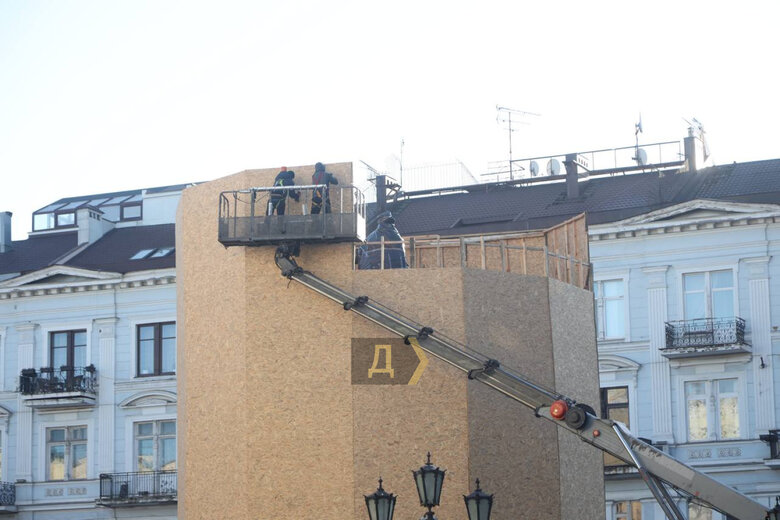 В Одесі проводять демонтаж пам’ятника Катерині ІІ 02